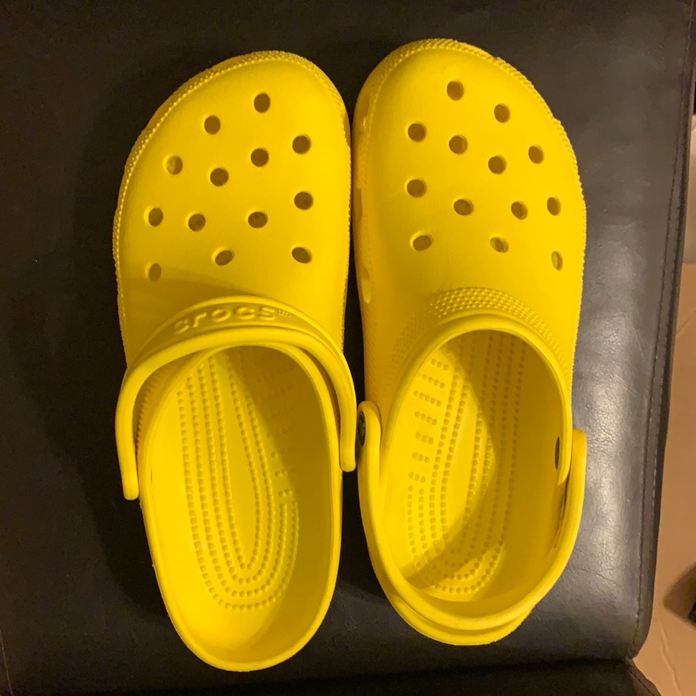 [Unisex] Yellow crocs size 9 men’s and 11 women’s